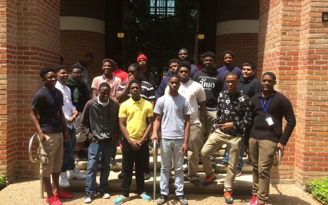 Group of students from Fifth Ward Enrichment posing in front of Duncan Hall on Rice University's campus
